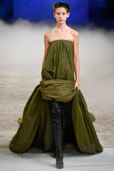 Look 1